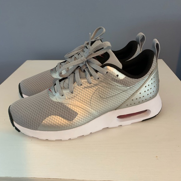 Women’s Nike Sneakers - Picture 2 of 5